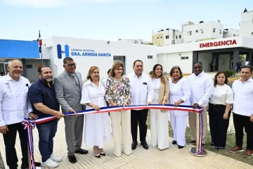 Vicepresidenta inaugura hospital y centro de atención primaria