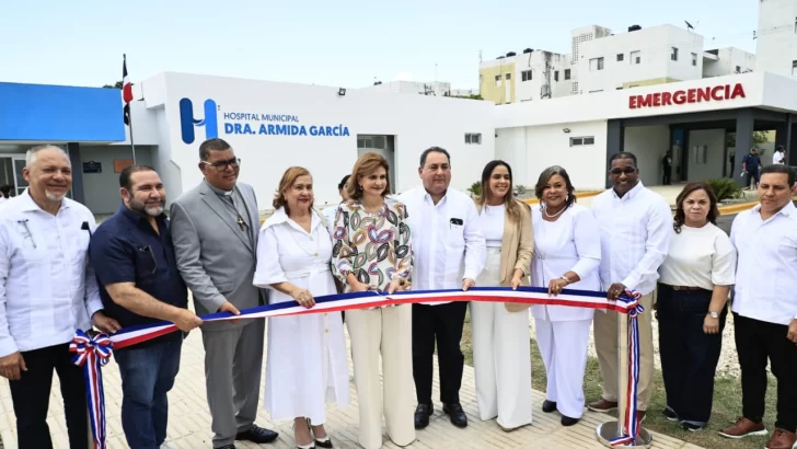 Vicepresidenta inaugura hospital y centro de atención primaria