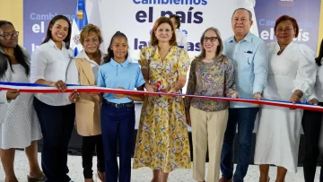 Vicepresidenta Raquel Peña inaugura un liceo en Santo Domingo Norte