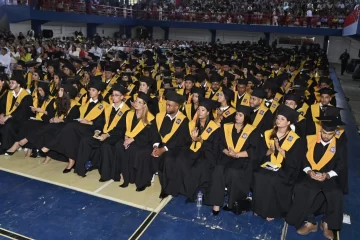 UCNE de San Francisco de Macorís entrega a la sociedad 382 nuevos profesionales