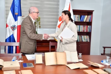 Embajada de RD en México entrega al AGN 53 títulos de la biblioteca de Pedro Henríquez Ureña