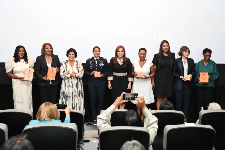 Ministerio de la Mujer rinde homenaje a las mujeres galardonadas con la Medalla al Mérito 2022