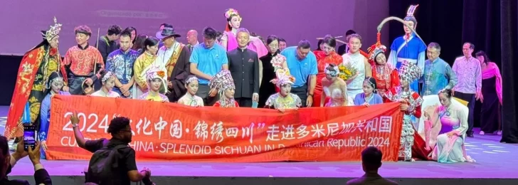 artistas-de-la-Provincia-de-Sichuan-RPC-en-su-presentacion-en-el-Teatro-Nacional-728x260