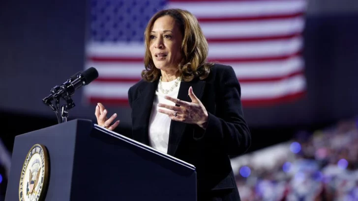 'Si alguien entra en mi casa, recibirá un disparo': la dura postura de Kamala Harris sobre el derecho a tener y usar armas en EE.UU.