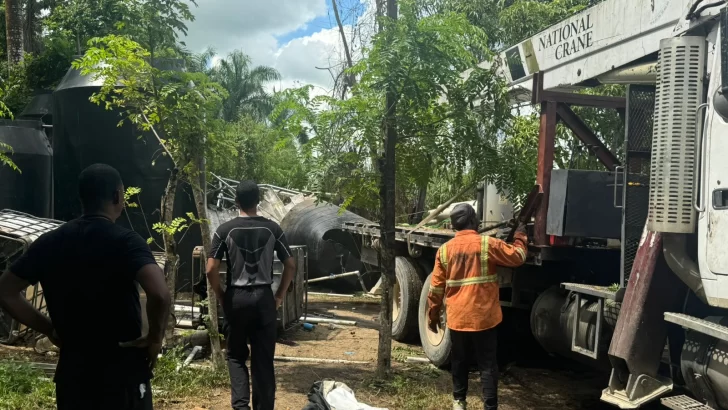 Desmantelan fábrica clandestina de alcohol adulterado