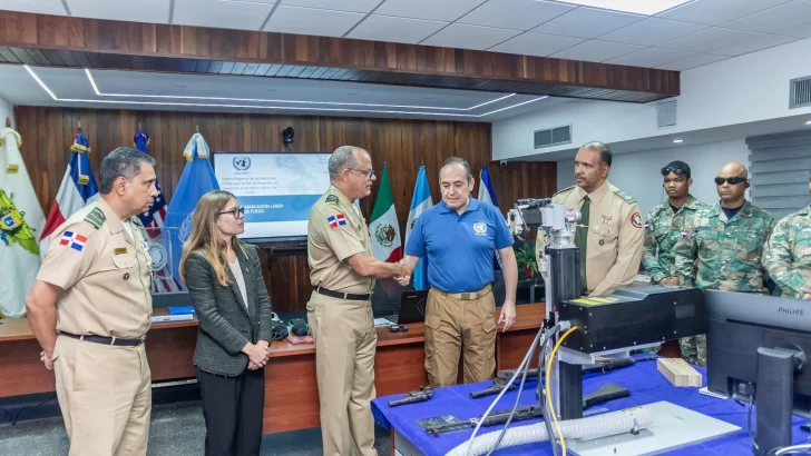 Militares y policías se capacitan en marcar armas con láser para rastrearlas