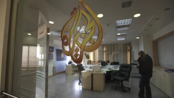 Al Jazeera afirma que fuerzas israelíes allanaron su oficina en Cisjordania y ordenaron cierre