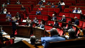 Presupuesto 2025 en Francia: 1,900 enmiendas por revisar en la Asamblea antes de la medianoche