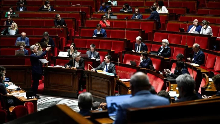 Presupuesto 2025 en Francia: 1.900 enmiendas por revisar en la Asamblea antes de la medianoche