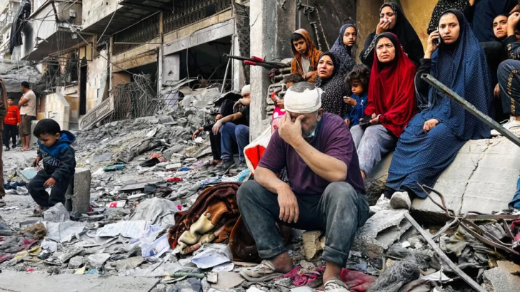 Más de 60 muertos tras ataque israelí en norte de Gaza; veto a la UNRWA ...