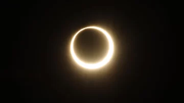Qué es un eclipse 'anillo de fuego' como el que se verá desde Chile y Argentina este 2 de octubre