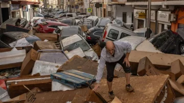 Las imágenes de la destrucción extrema causada en Valencia por las inundaciones que han dejado más de 150 muertos