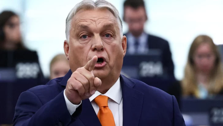 Orban pronuncia un discurso a favor del cambio ante la Eurocámara, en medio de numerosas críticas