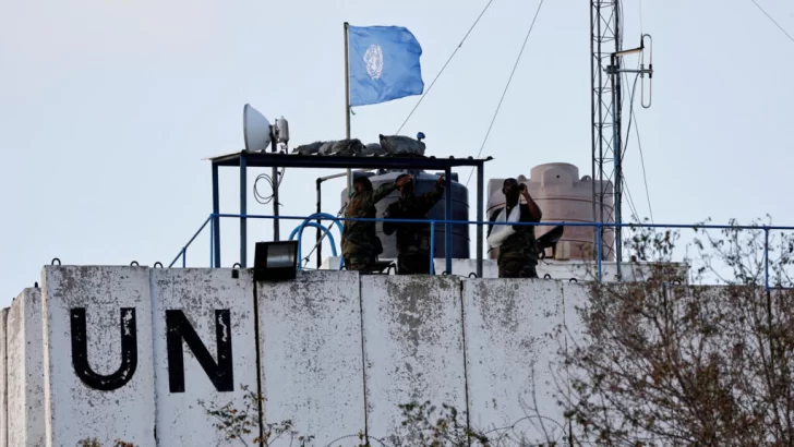 En directo: Misión de paz de la ONU en Líbano denuncia que Ejército de Israel cruzó la Línea Azul y destruyó la puerta principal de su base