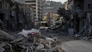 Líbano: los habitantes que quedan en Nabatieh huyen de los ataques israelíes en una ciudad desierta