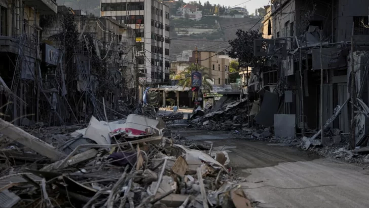 Líbano: los habitantes que quedan en Nabatieh huyen de los ataques israelíes en una ciudad desierta