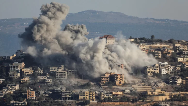 Hezbolá lanza cientos de cohetes a Israel mientras el Ejército israelí bombardea la Franja de Gaza y Líbano