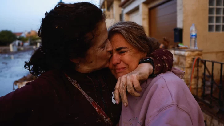 'Todos conocemos a alguien que ha muerto': el luto en España por las inundaciones que han dejado más de 150 muertos