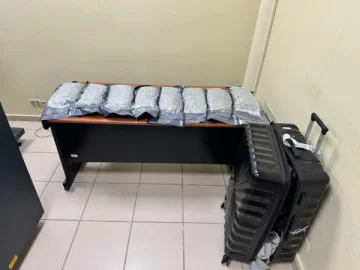 Detienen una mujer e incautan ocho paquetes de marihuana en aeropuerto Internacional del Cibao