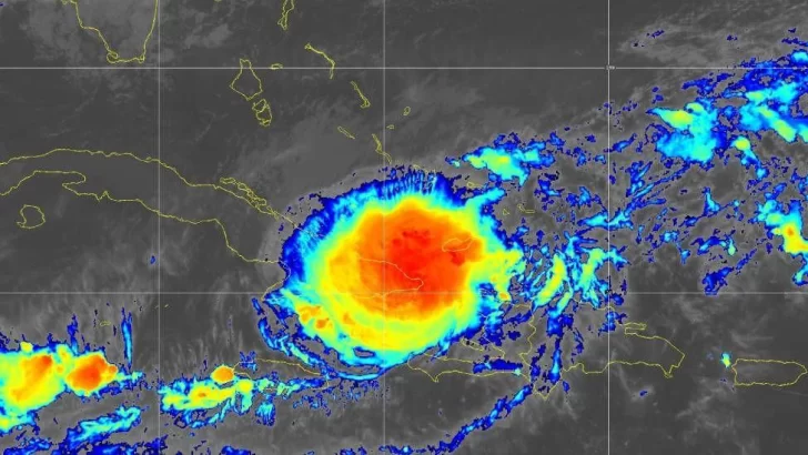 Oscar se degrada a tormenta tropical tras tocar tierra en Cuba, donde deja seis muertos y graves daños materiales