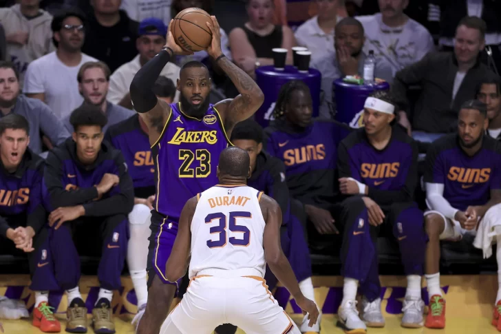 Doncic y LeBron viven pesadilla, los Mavericks ganan y Lakers pierden su invicto