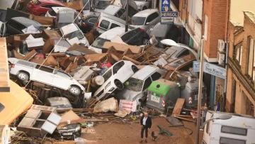 Las impactantes imágenes de las graves inundaciones en España que han dejado decenas de muertos y desaparecidos