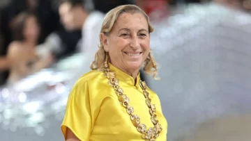 Miuccia Prada, la italiana que dejó las ciencias políticas y el mimo para convertirse en uno de los personajes más ricos y famosos del mundo de la moda