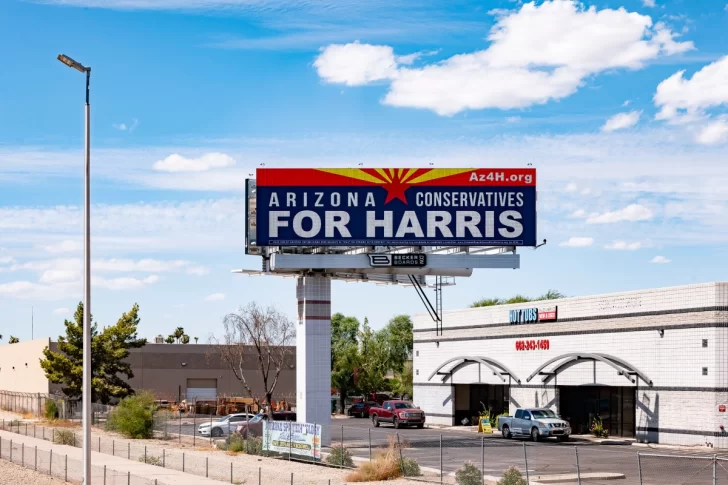 'El país antes que el partido': Republicanos de Arizona invocan a John McCain en apoyo a Harris