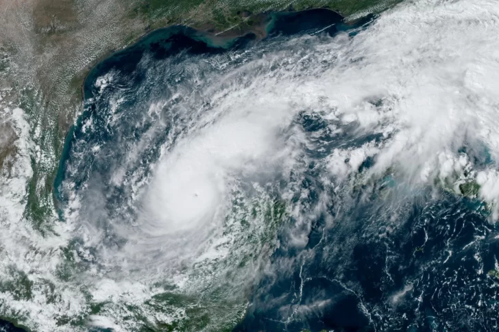 'Esto es demasiado': Florida aguarda su segundo huracán en dos semanas