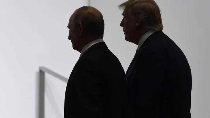 Trump envió en secreto pruebas de detección de covid-19 a Putin (libro)