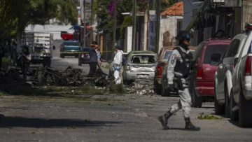 México:  16 muertos en tiroteo de la Policía con presuntos narcos; coche bomba causa tres heridos