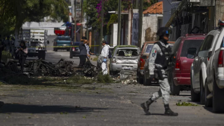 México:  16 muertos en tiroteo de la Policía con presuntos narcos; coche bomba causa tres heridos