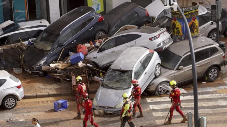 Escarbando: España de luto por la tragedia de Valencia: 95 muertos, decenas de desaparecidos