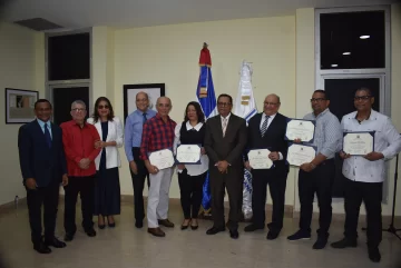 Autoridades-de-la-Biblioteca-Nacional-jurados-y-ganadores-concurso-de-decimas-728x487