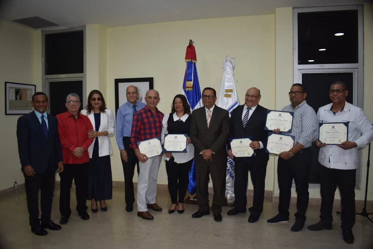 Autoridades-de-la-Biblioteca-Nacional-jurados-y-ganadores-concurso-de-decimas-728x487