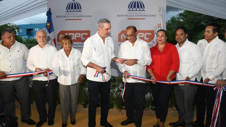 Gobierno inaugura calles asfaltadas en el barrio El Paso, en Santo Domingo Norte