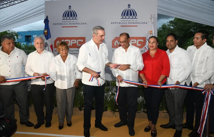 Gobierno inaugura calles asfaltadas en el barrio El Paso, en Santo Domingo Norte