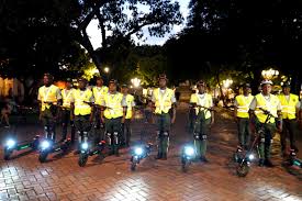 Digesett envía agentes en patinetas eléctricas a Ciudad Colonial para agilizar tránsito