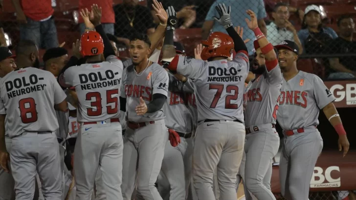 Escogido vuelve a ganar y Estrellas vencen a Águilas y Toros  al Licey