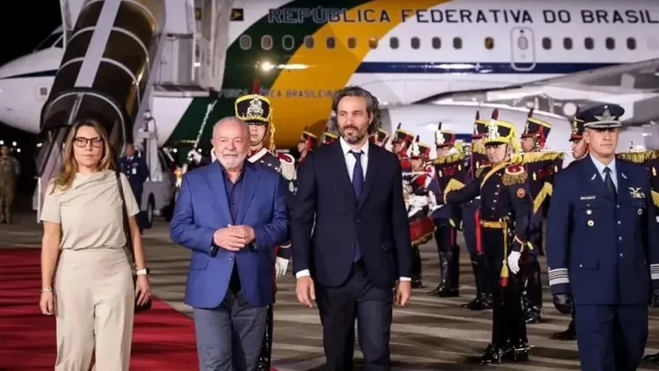 Avión de Lula en problemas: debe consumir combustible para poder aterrizar Avión de Lula en problemas: debe consumir combustible para poder aterrizar