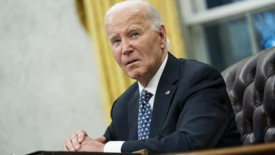 Biden firma la ley de presupuestos que evita un cierre de Gobierno