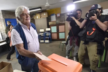 Cierran los centros de votación en Uruguay