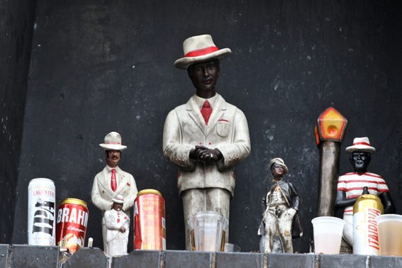 Espacio-dedicado-a-la-devocion-al-Malandro-en-Lapa-Rio-de-Janeiro