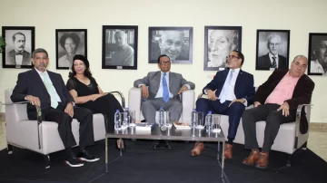 Presentan antología con cuentos de cinco reconocidos escritores