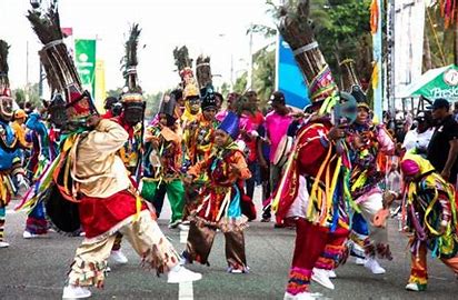 Guloyas-enlas-calles-de-Macoris.