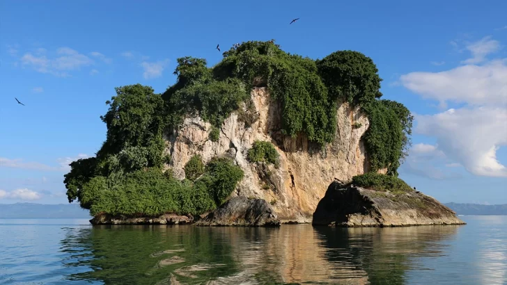 Los Haitises, destino ecoturístico que aporta a la economía nacional