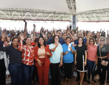 INDOTEL beneficia a 217 mujeres de Santo Domino Oeste con la Canasta Digital Social 