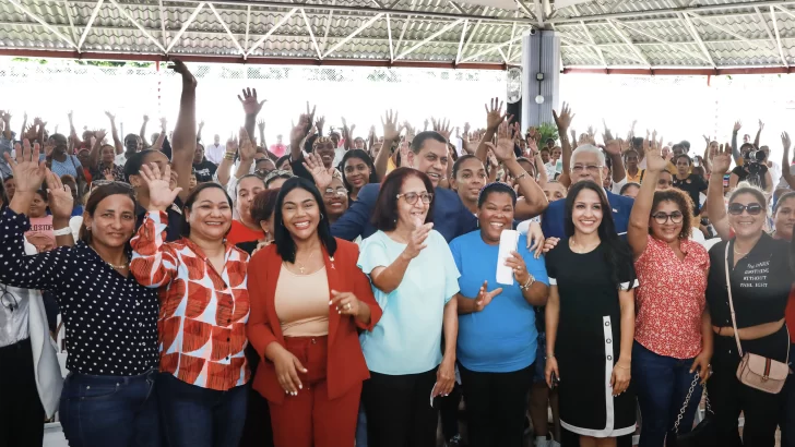 INDOTEL beneficia a 217 mujeres de Santo Domino Oeste con la Canasta Digital Social 