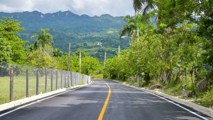 Inauguran carretera Gurabito de Yaroa por RD$ 1,000 millones