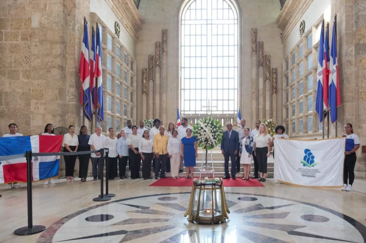 ISFODOSU honra a Salomé Ureña en el 174 aniversario del natalicio de la gran educadora y poeta